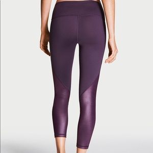 NWT Victoria Sport capris